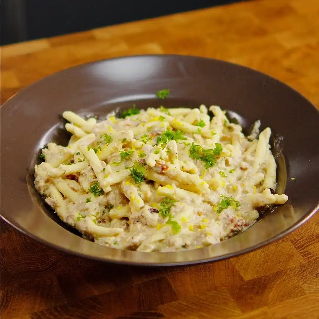 Champagne &amp; Hummus Strozzapreti